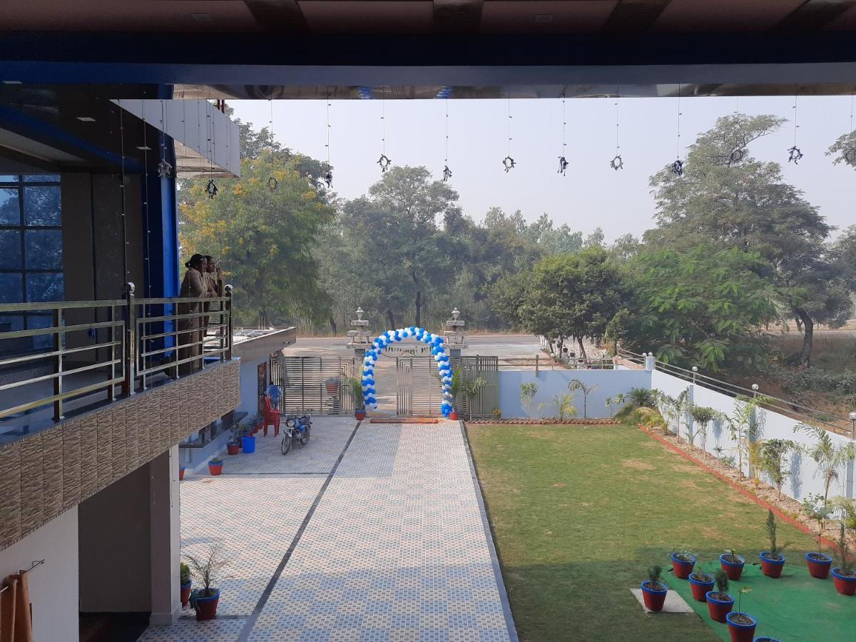 Hotel Blue Diamond Bahraich Extérieur photo